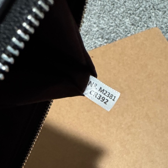 Coach Large Corner Zip Wristlet Black Smooth Leather - Picture 6 of 6